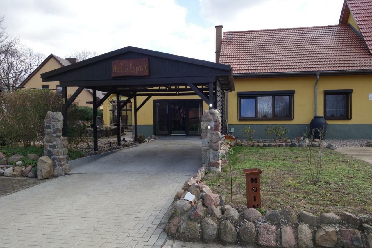 Ferienhaus "Am Gutspark" Alt Tucheband ภายนอก รูปภาพ